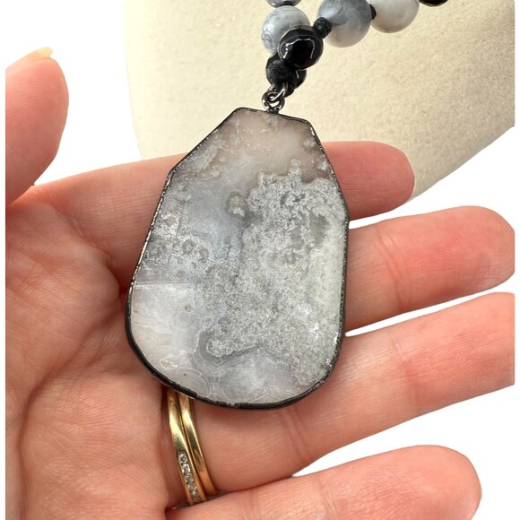 J Jill Beaded Necklace Agate Stone Pendant Gray White Black Cord Adjustable NWT - Picture 7 of 15